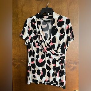 DKNY NWOT Ladies V-neck Surplice Faux Wrap Short Sleeve Top in Size XL